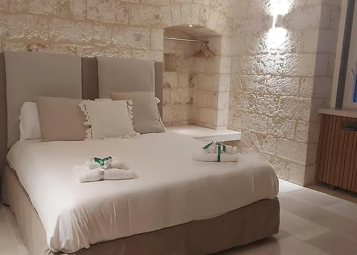 לינה וארוחת בוקר Palazzo Momi בארי